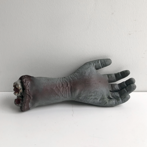 irtokäsi zombie ruumis harmaa kauhu horror halloween
