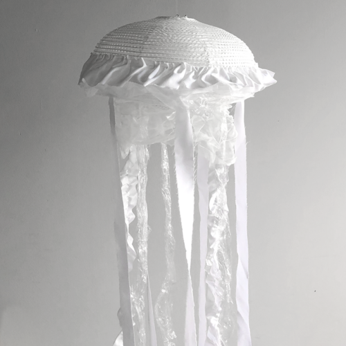 meduusa roikko valkoinen