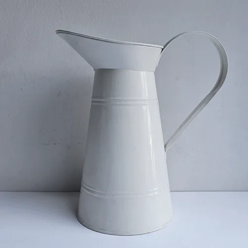 vesikannu vintage valkoinen metalli